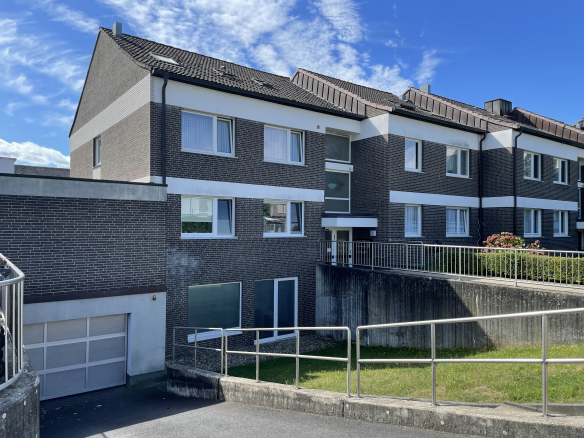 Geräumige Wohnung inklusive zweiTiefgaragenstellplätze in Bösinghoven