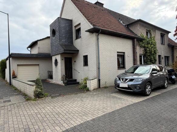 Sanierungsbedürftiges Reiheneckhaus