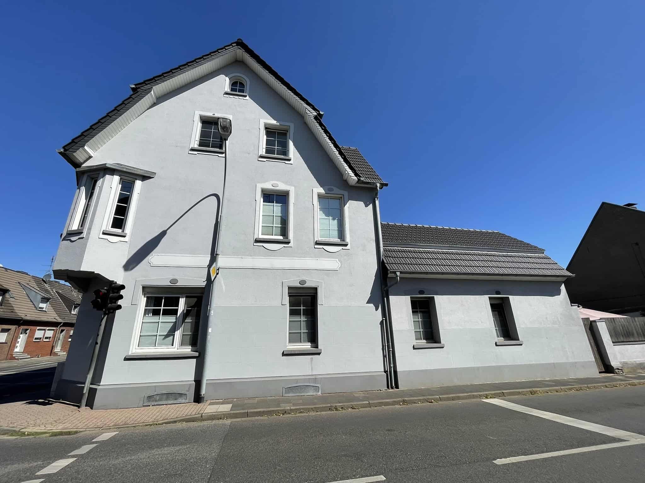 IMG_0265 Top gepflegter Altbau mit 3 vermietetenWohneinheiten in Tönisvorst!